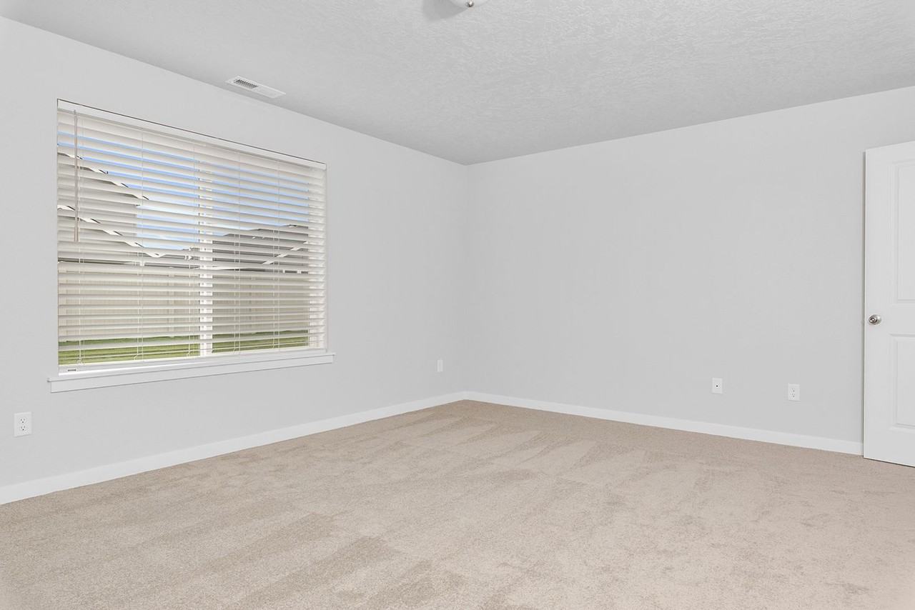 677 E Taper St - Photo 7 of 17