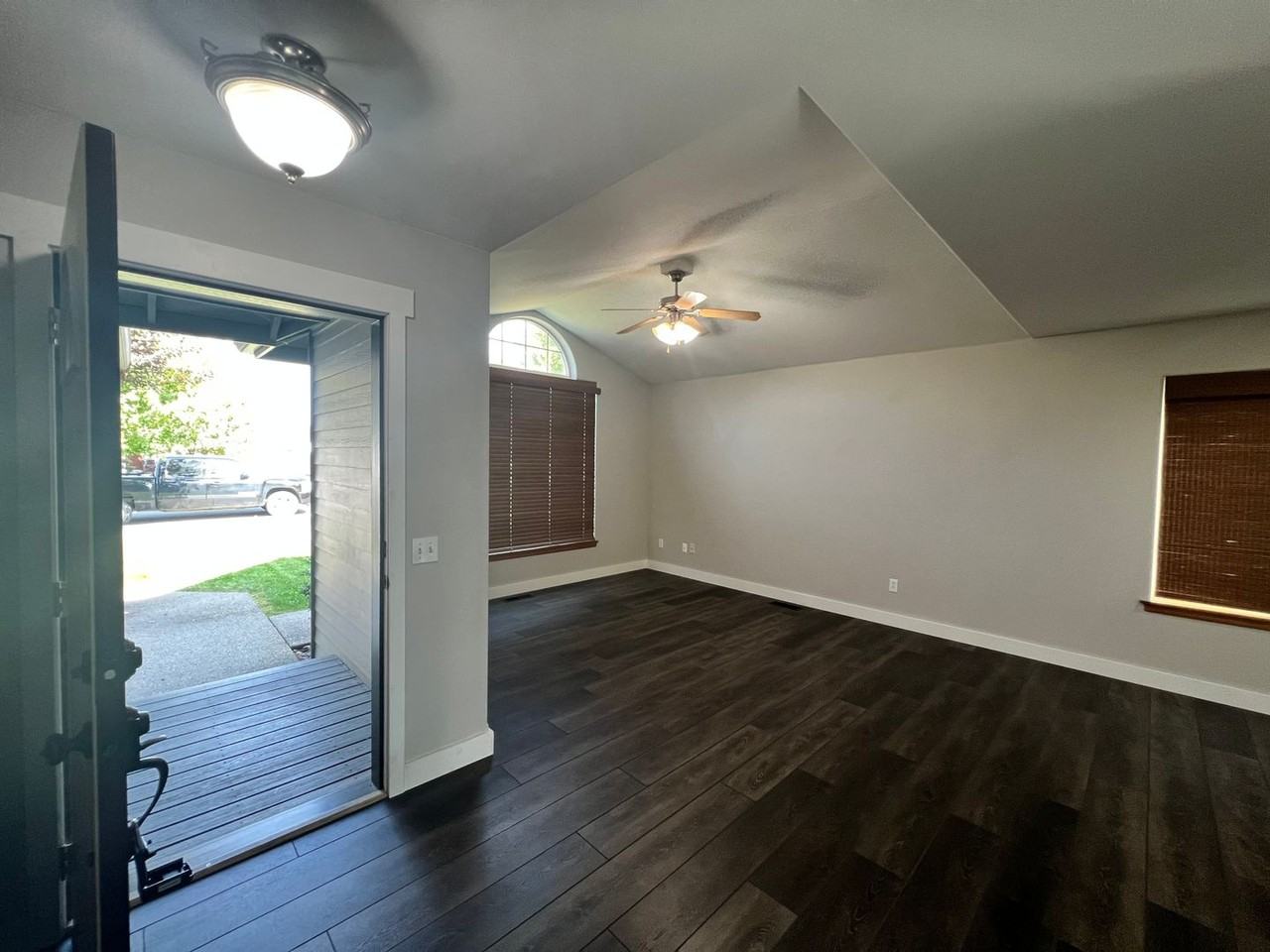 1906 E 14th Ave - Photo 5 of 34