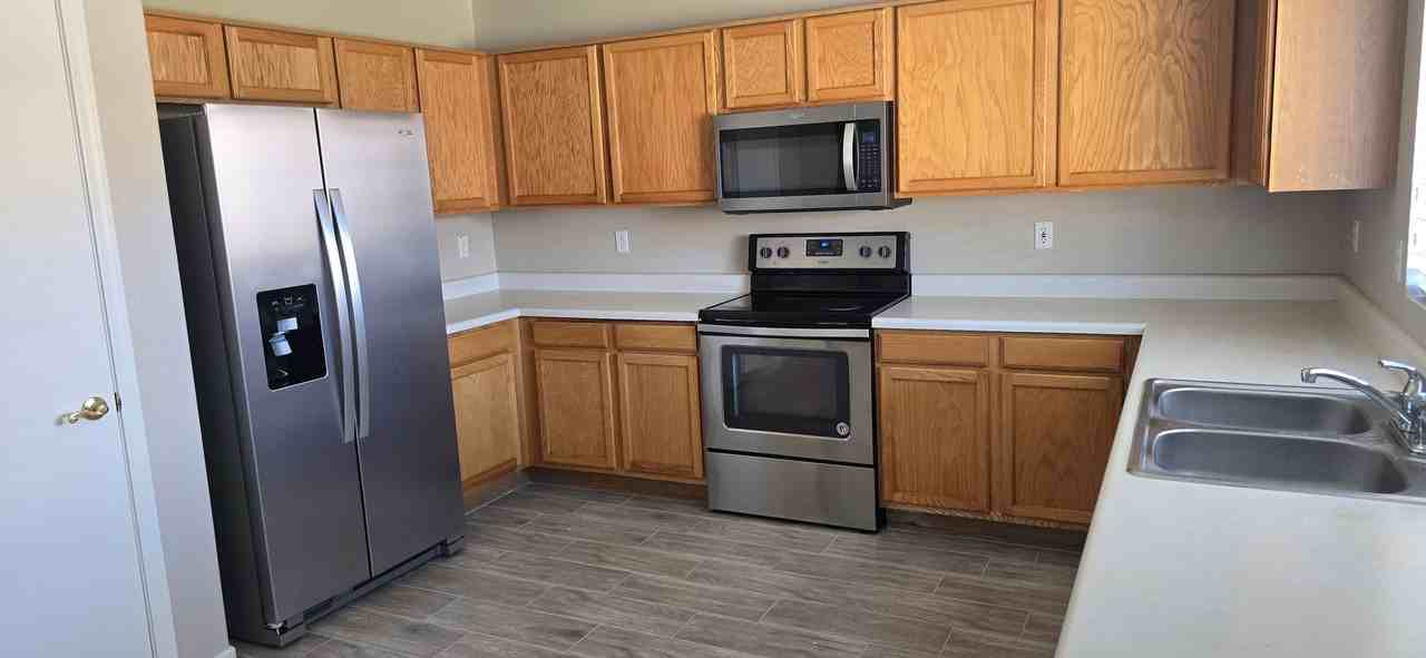 8568 W Carol Ave - Photo 7 of 27