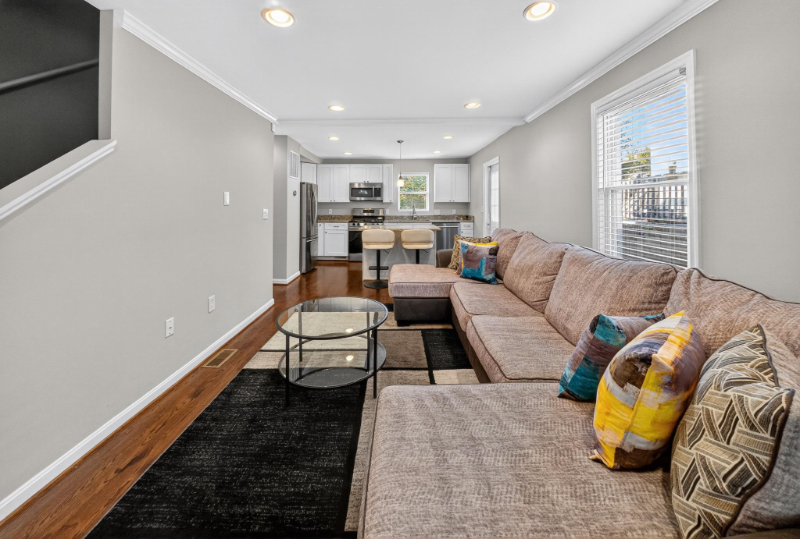 5211 Jay St Ne - Photo 2 of 17