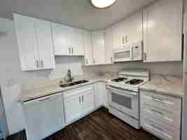 featured image of 2201 Comstock St