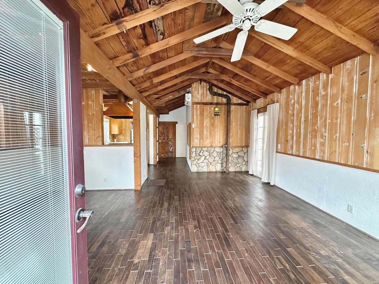 241 Cahuenga Dr - Photo 2 of 19