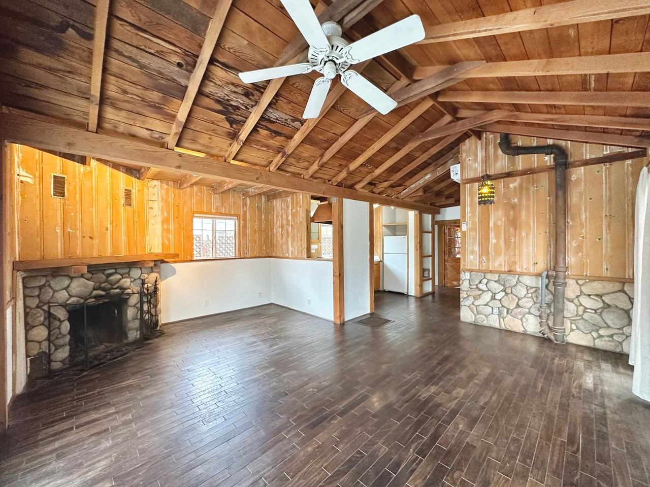 241 Cahuenga Dr - Photo 3 of 19