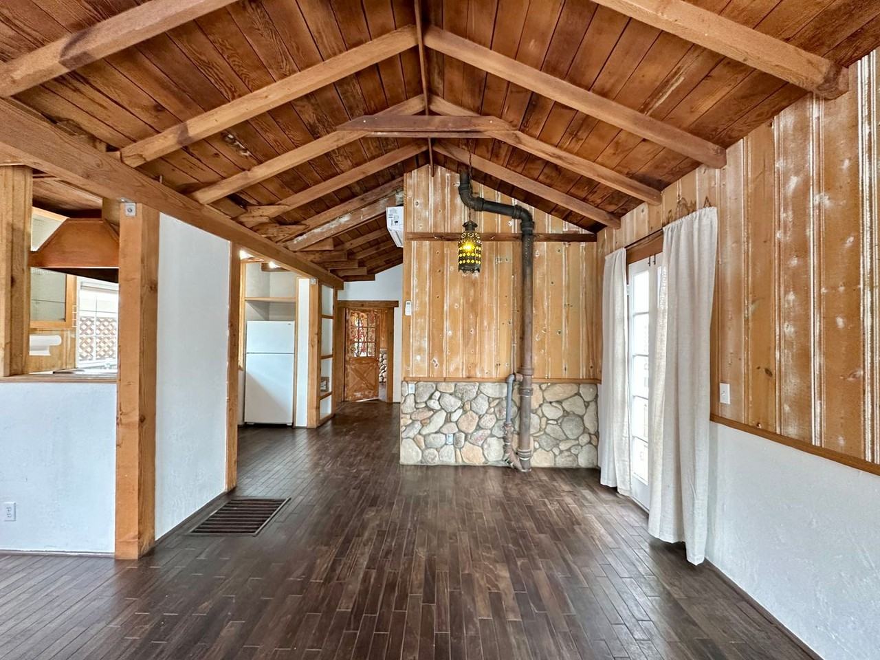 241 Cahuenga Dr - Photo 6 of 19