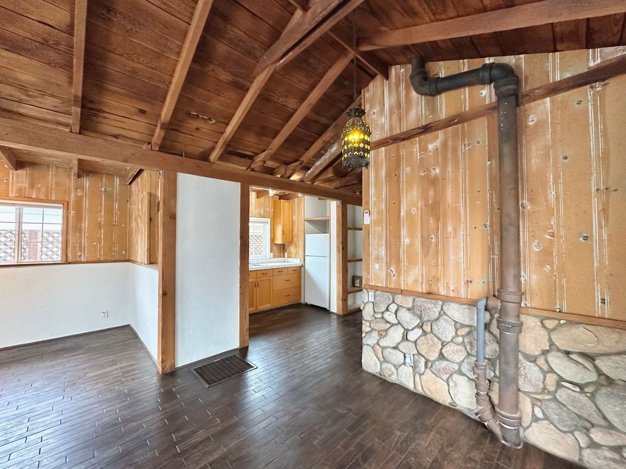 241 Cahuenga Dr - Photo 7 of 19