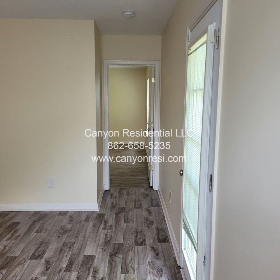 461 Bedford Knoll Dr - Photo 3 of 28