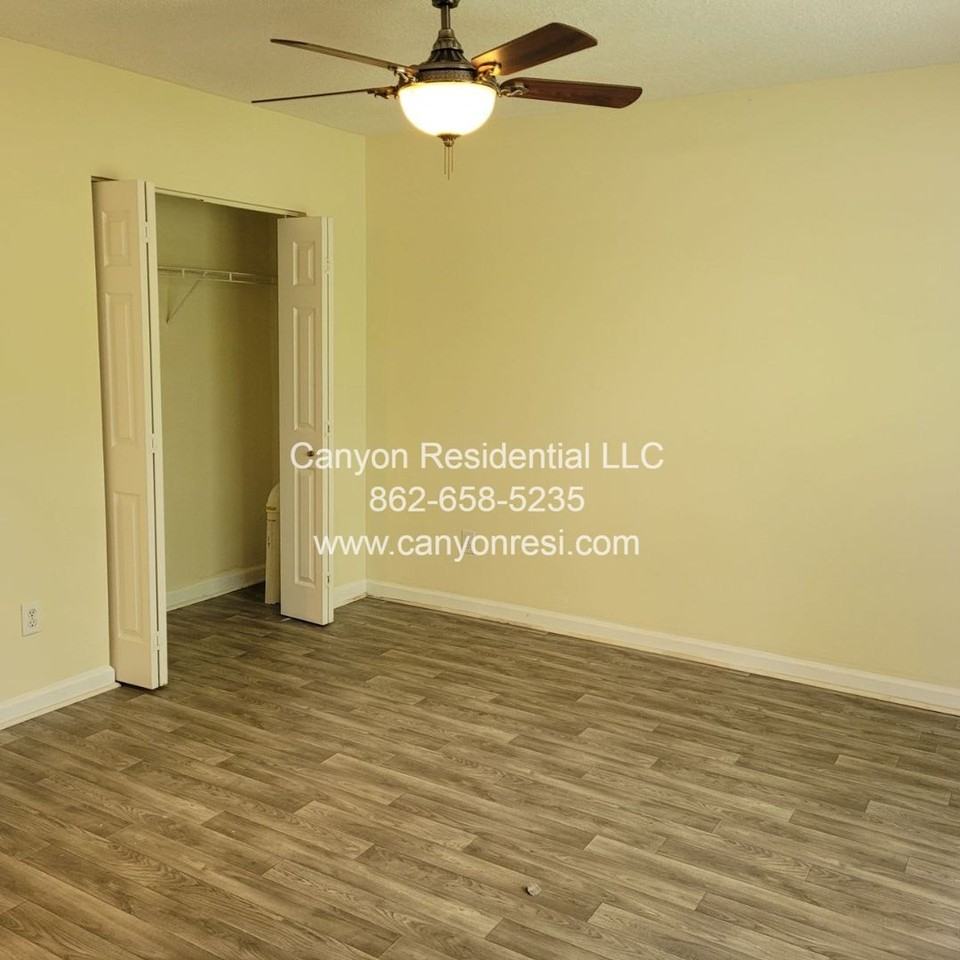 461 Bedford Knoll Dr - Photo 4 of 28