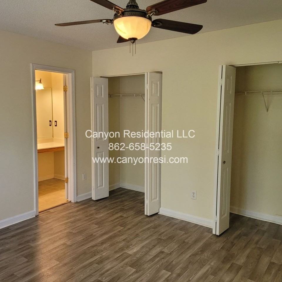 461 Bedford Knoll Dr - Photo 5 of 28