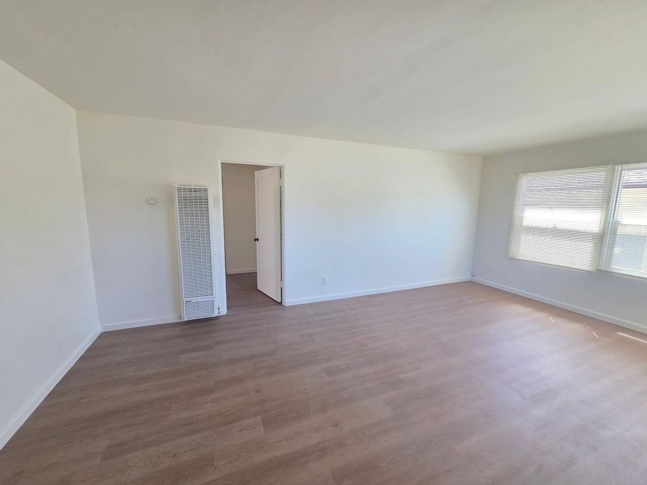 WHITN270 - Photo 2 of 18