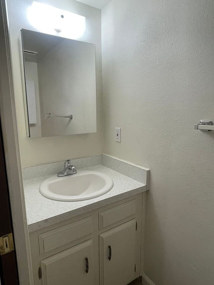 4504 Tierra Verde St #C - Photo 6 of 10