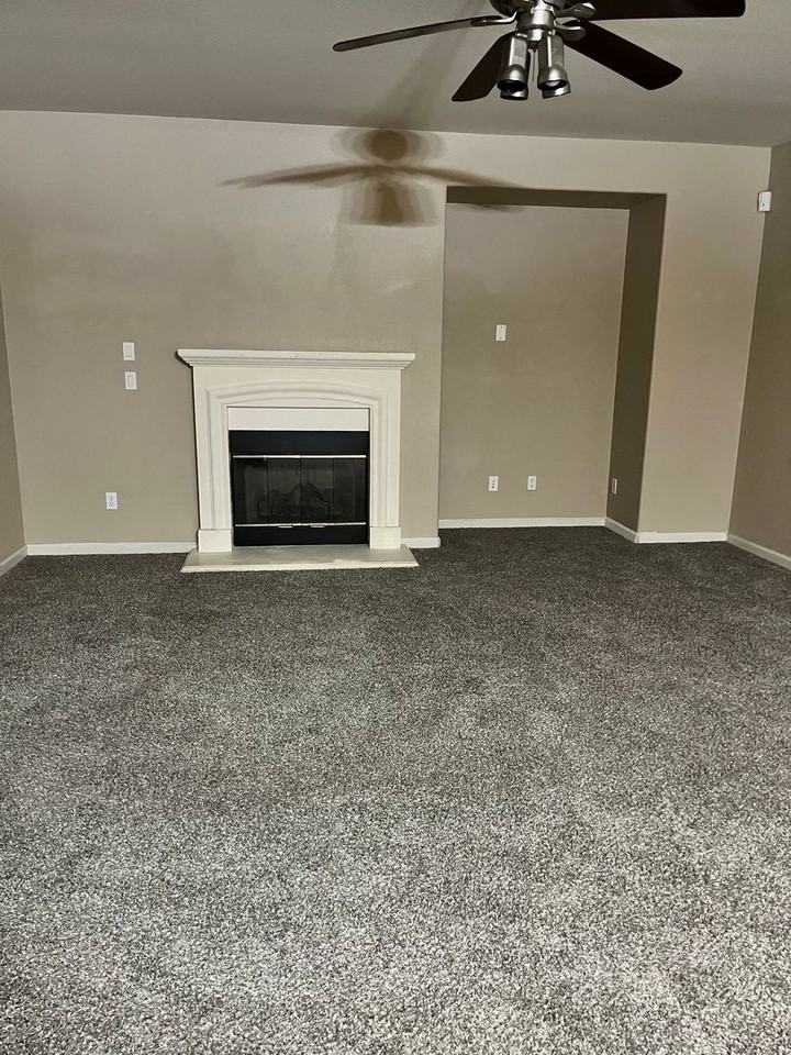 1875 Addison Dr - Photo 5 of 9