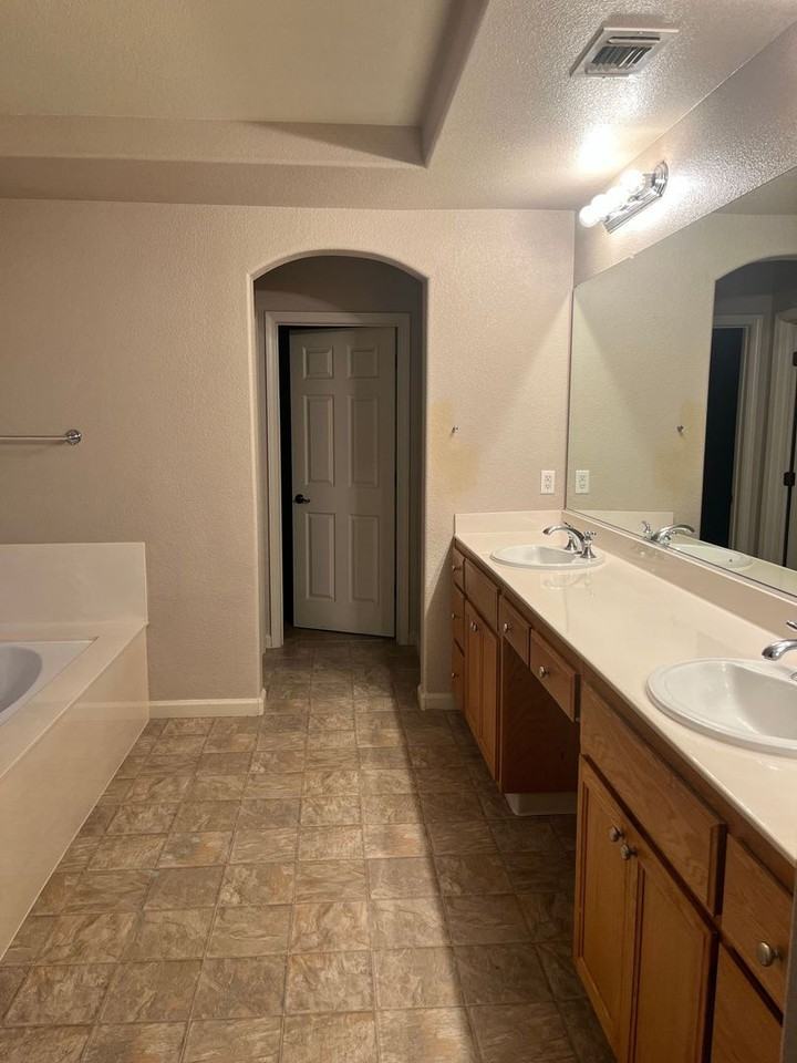 1875 Addison Dr - Photo 7 of 9