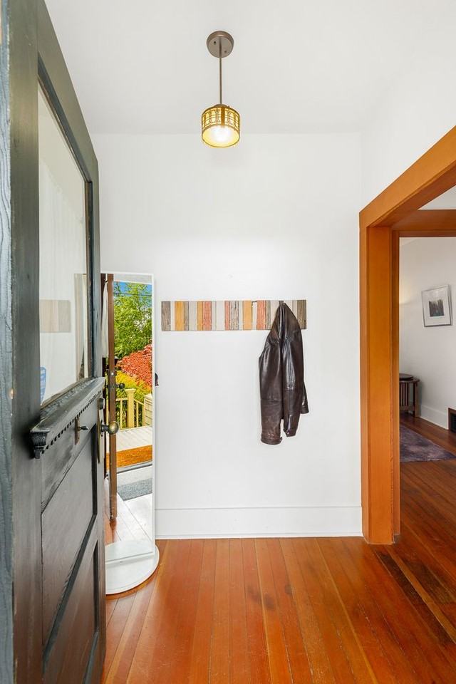 327 19th Ave E - Photo 5 of 31