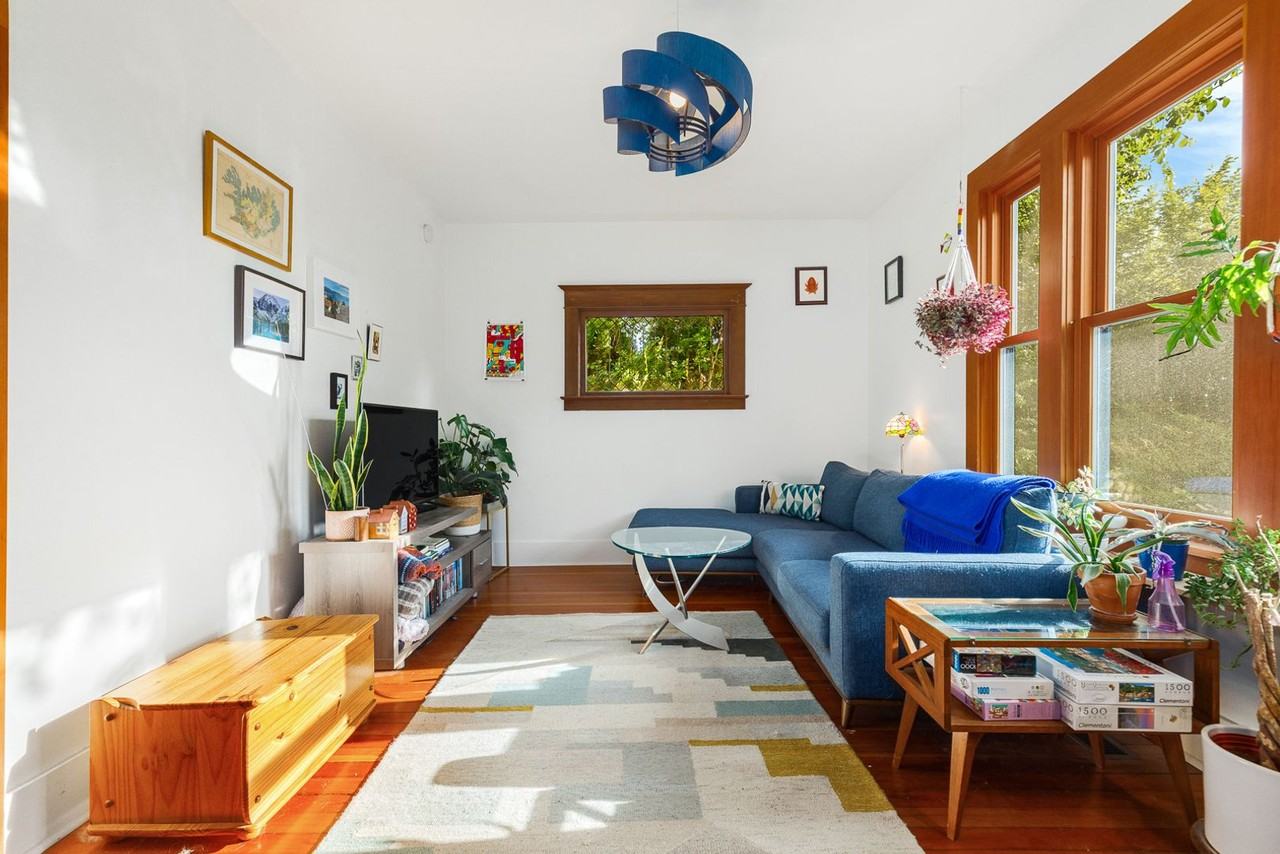 327 19th Ave E - Photo 7 of 31