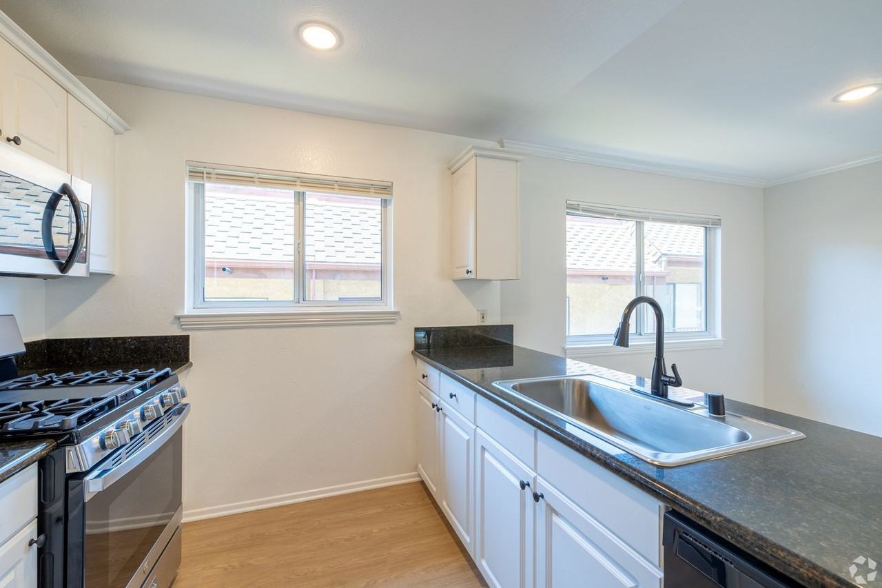 5302 Colodny Ave - Photo 6 of 14