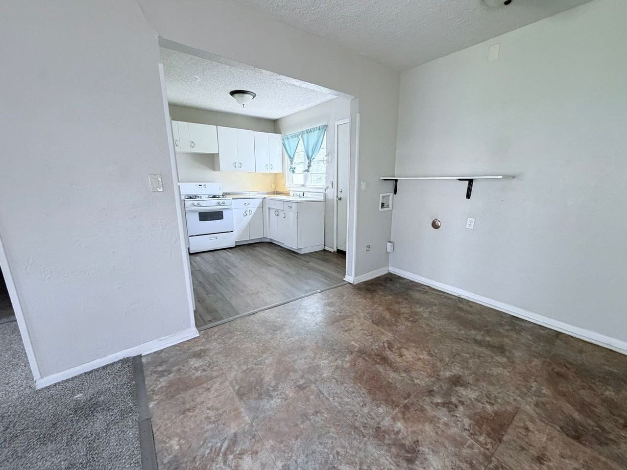 1519 E Evanston St - Photo 3 of 7