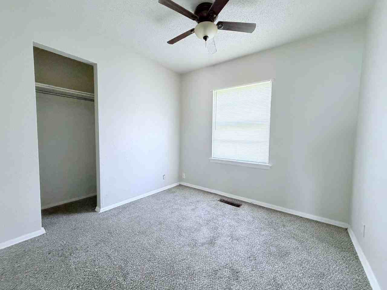 1519 E Evanston St - Photo 4 of 7