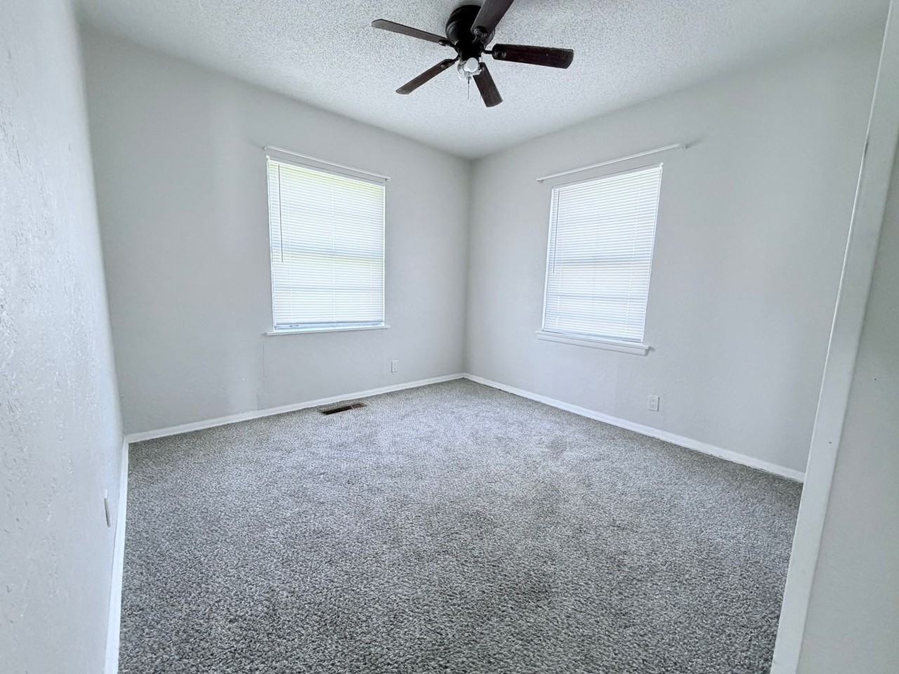 1519 E Evanston St - Photo 5 of 7