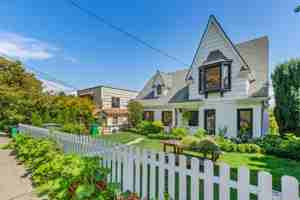 featured image of 732 36th Ave