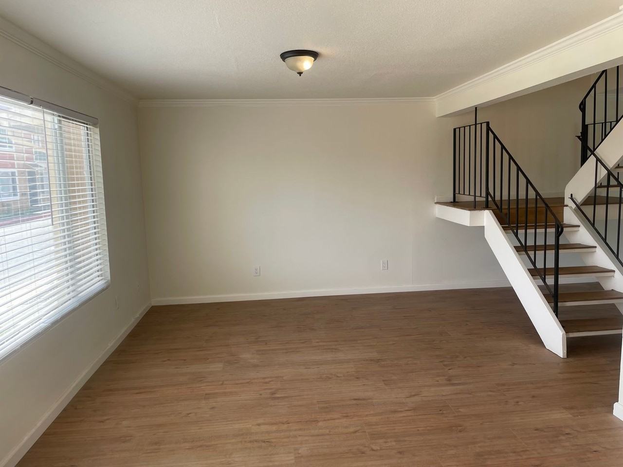 4066 Weymouth Ln - Photo 2 of 34