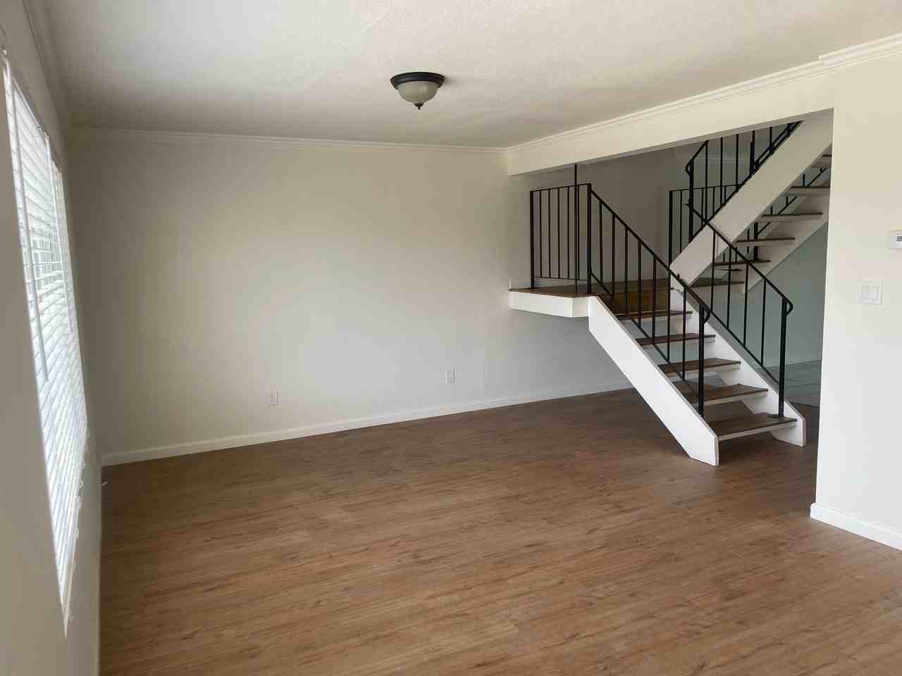 4066 Weymouth Ln - Photo 3 of 34