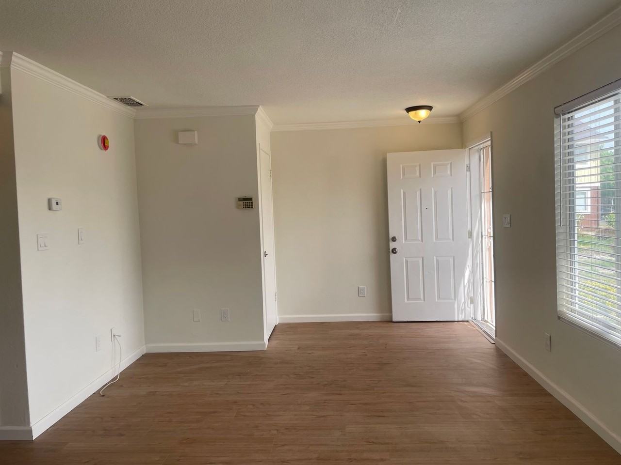 4066 Weymouth Ln - Photo 4 of 34