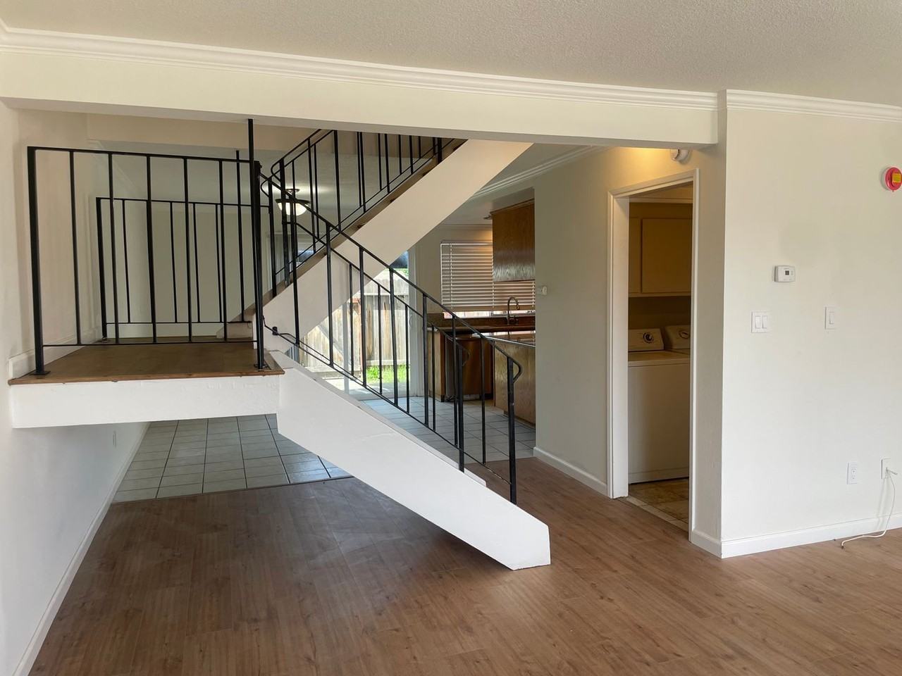 4066 Weymouth Ln - Photo 5 of 34