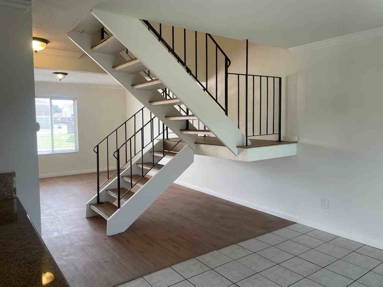 4066 Weymouth Ln - Photo 6 of 34