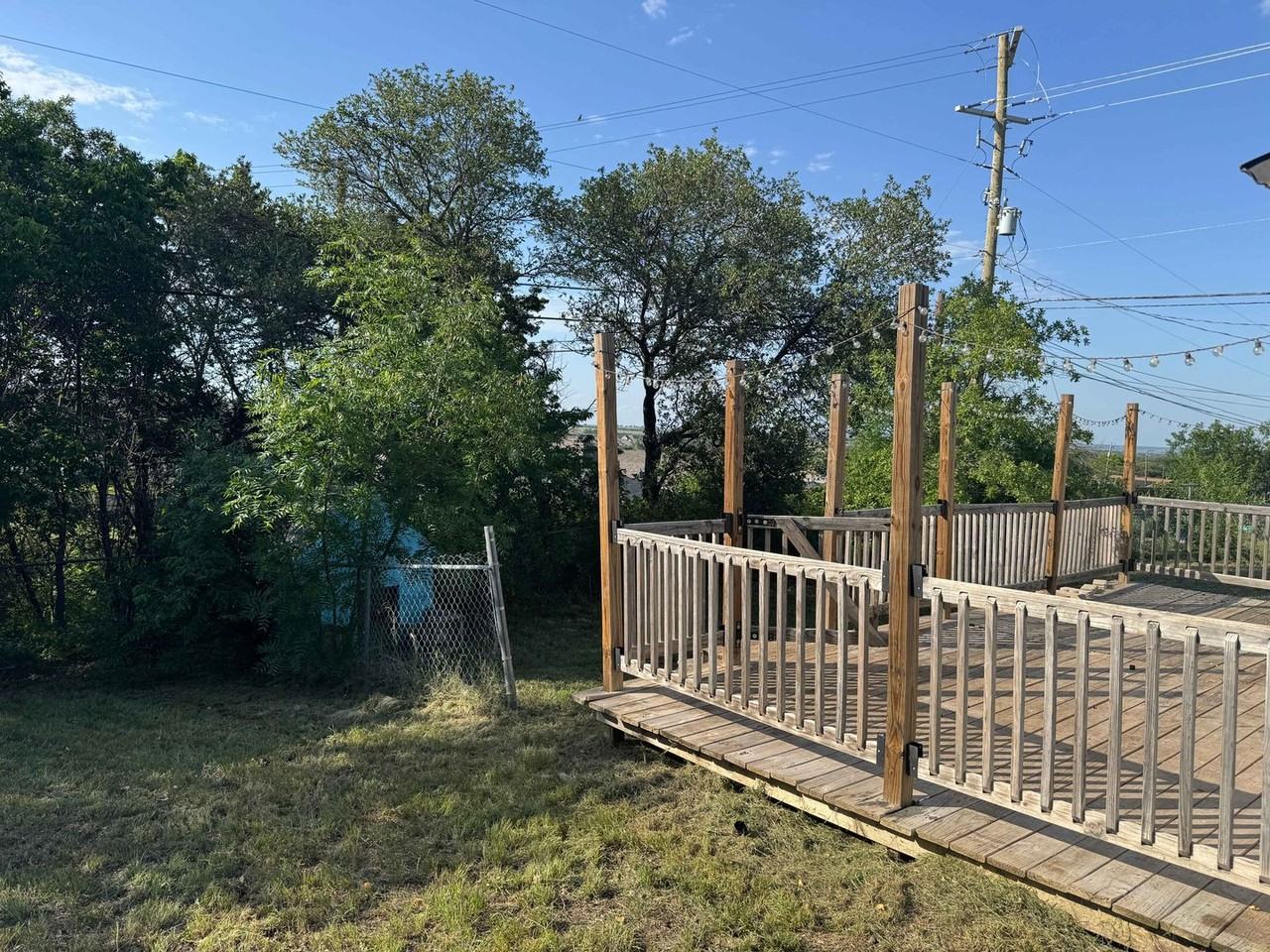 833 Michelle Dr - Photo 2 of 12