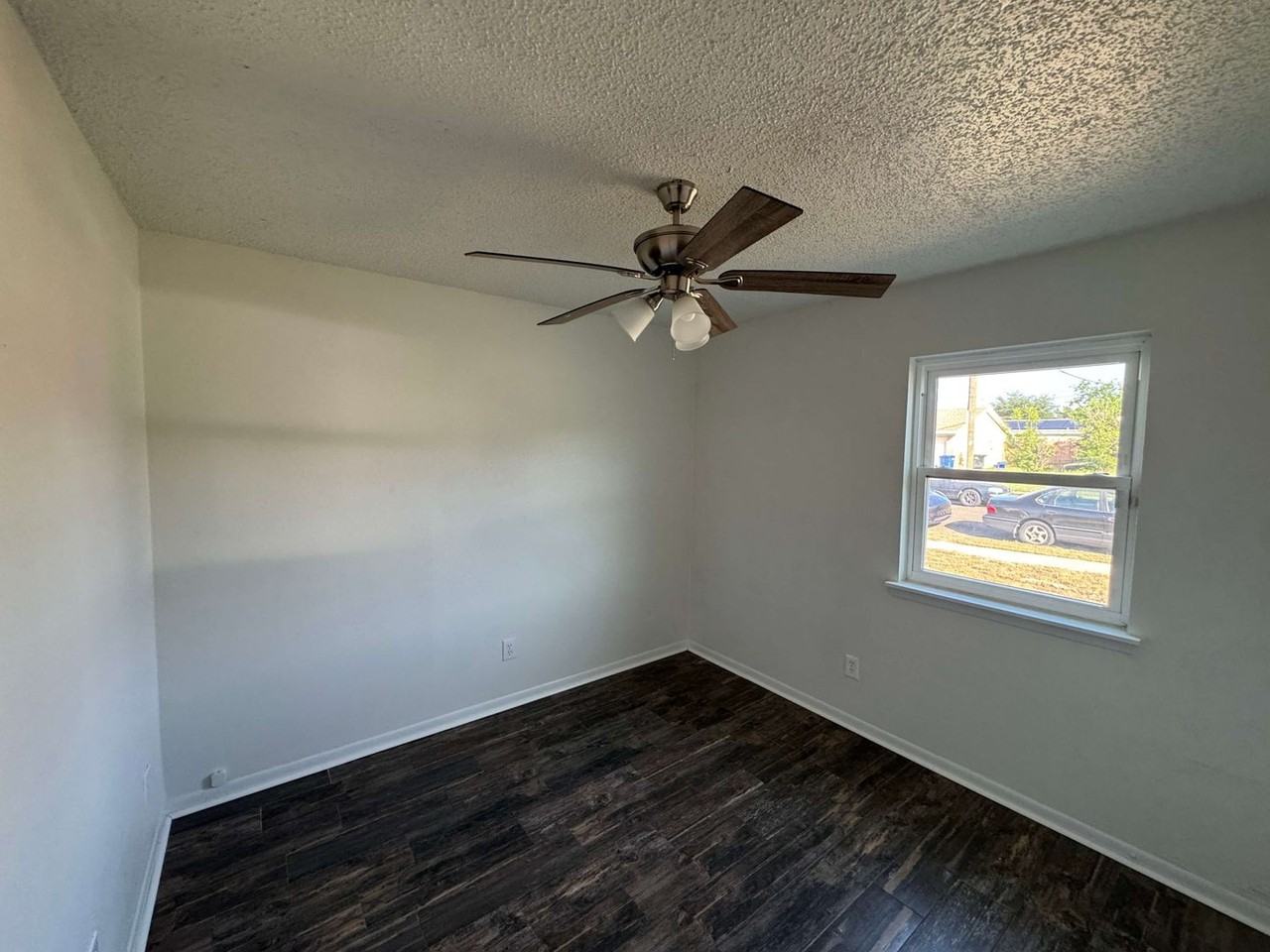 833 Michelle Dr - Photo 6 of 12