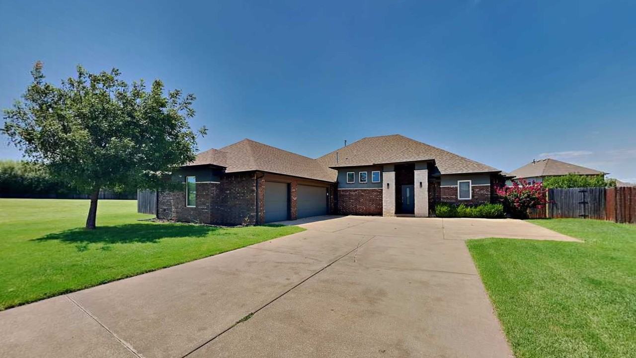 2433 Nw 173rd St - Photo 2 of 28