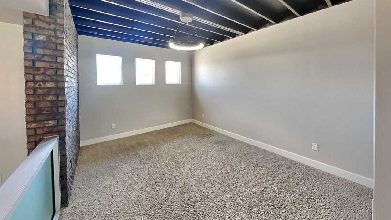 2433 Nw 173rd St - Photo 4 of 28