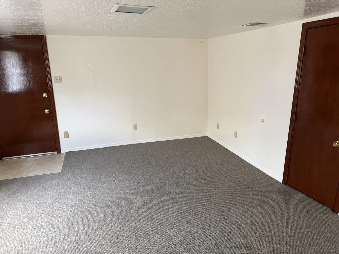 213 Pershing Ave - Photo 3 of 10