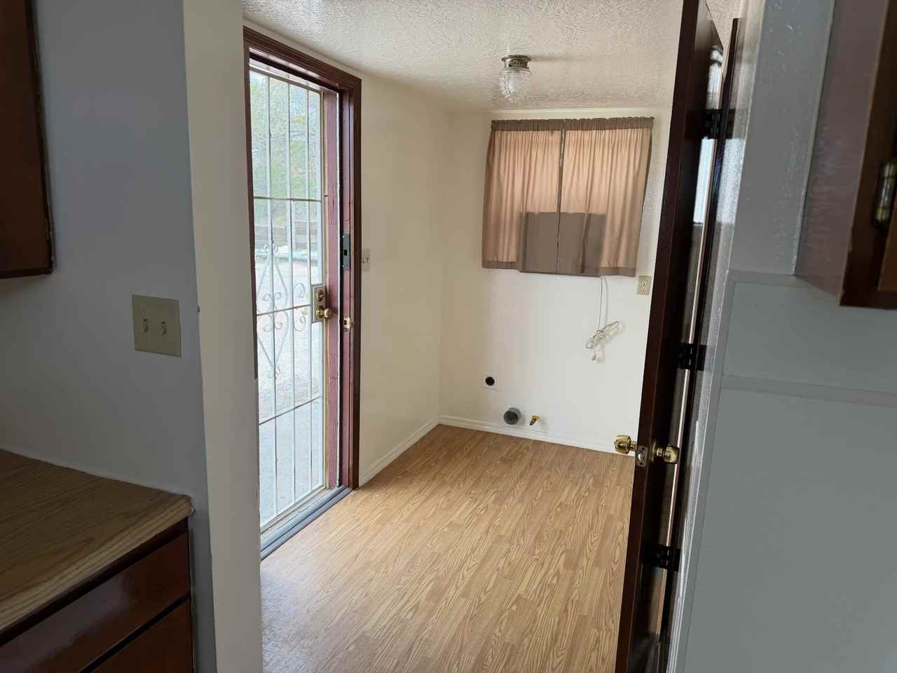 213 Pershing Ave - Photo 7 of 10