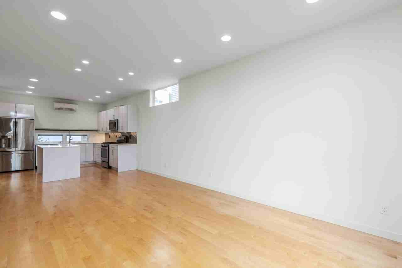 3410 22nd Ave W - Photo 4 of 39