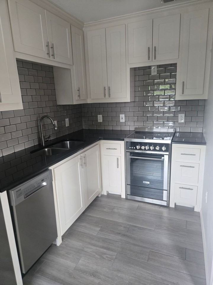 3015 Bryant Irvin Rd #205 - Photo 4 of 12