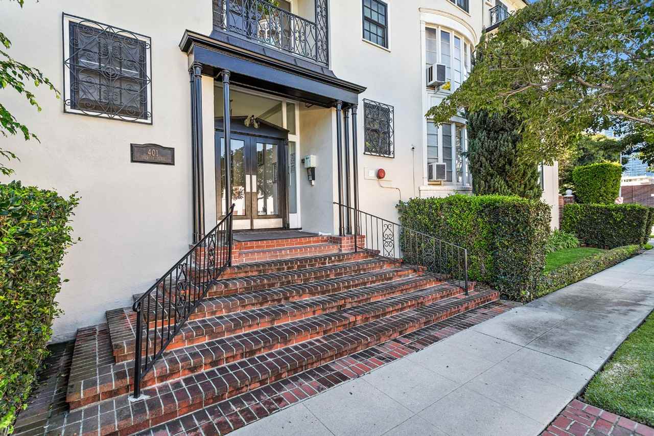 401 Shirley Place - Photo 2 of 4