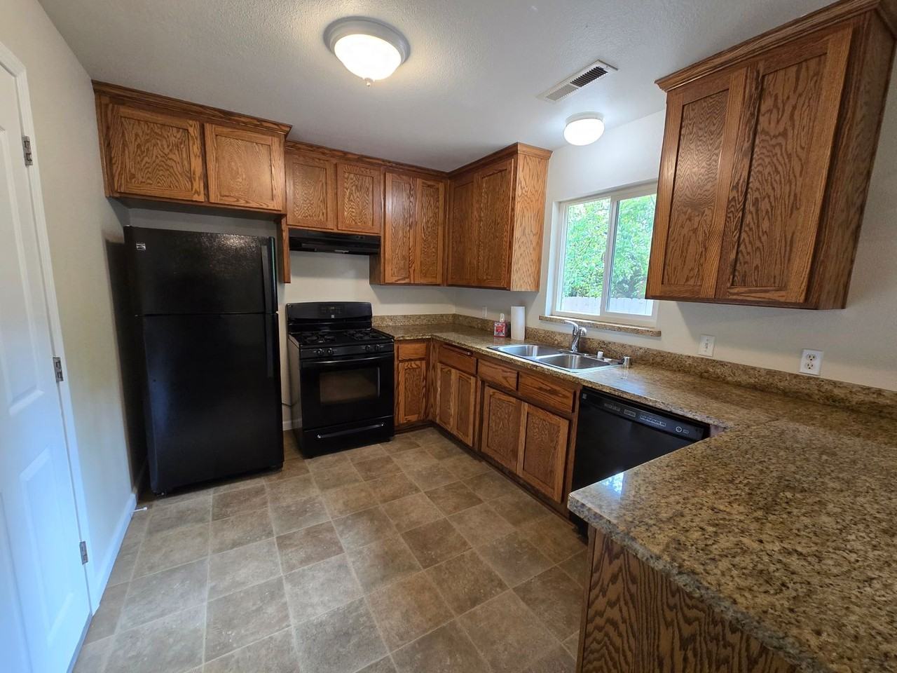 809 Forest Glade Cir - Photo 5 of 17