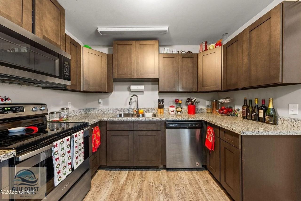 1710 Drake Ave - Photo 2 of 5