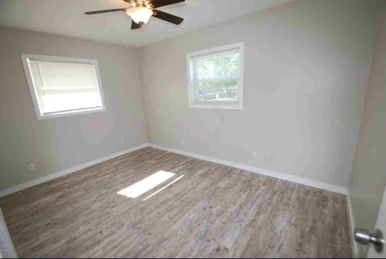 1710 Drake Ave - Photo 3 of 5