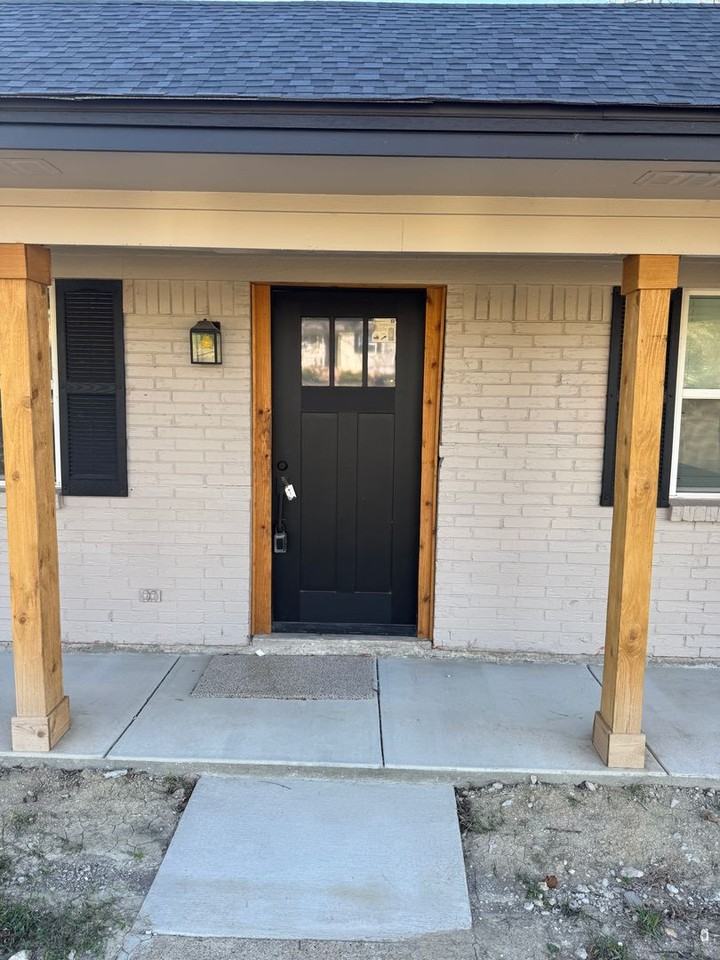 502 Rogers Way - Photo 2 of 9