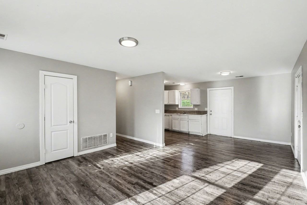 8024 Montgall Ave - Photo 2 of 16