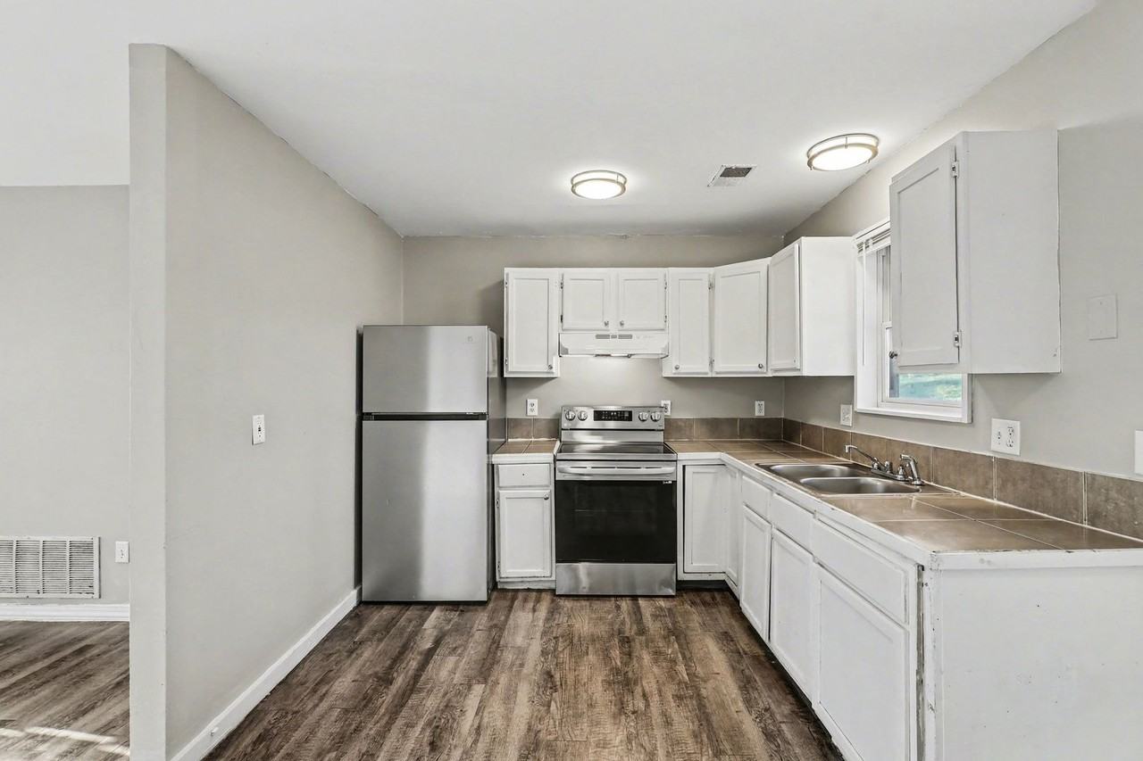 8024 Montgall Ave - Photo 4 of 16