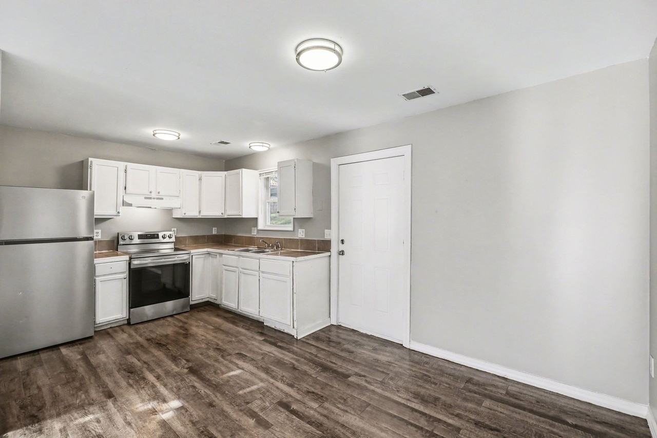 8024 Montgall Ave - Photo 5 of 16