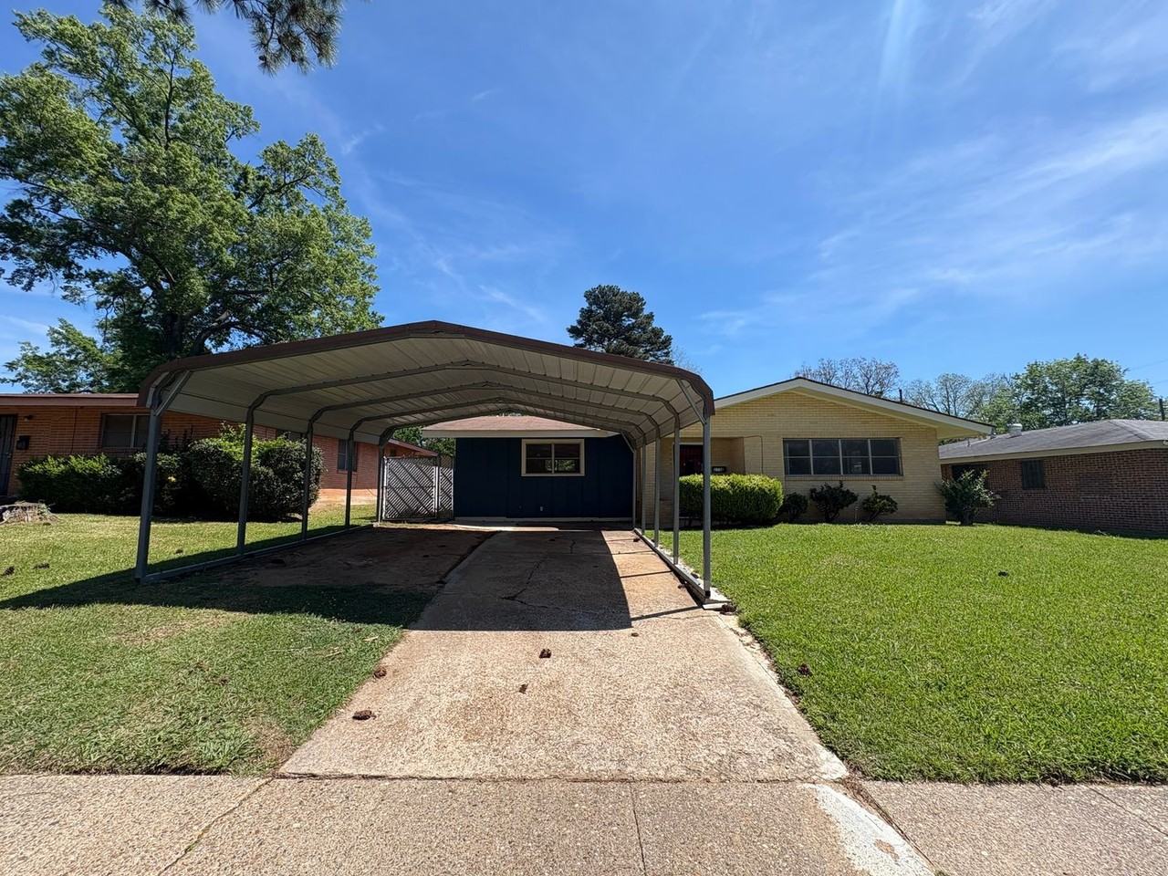 2711 Thayer St - Photo 2 of 26