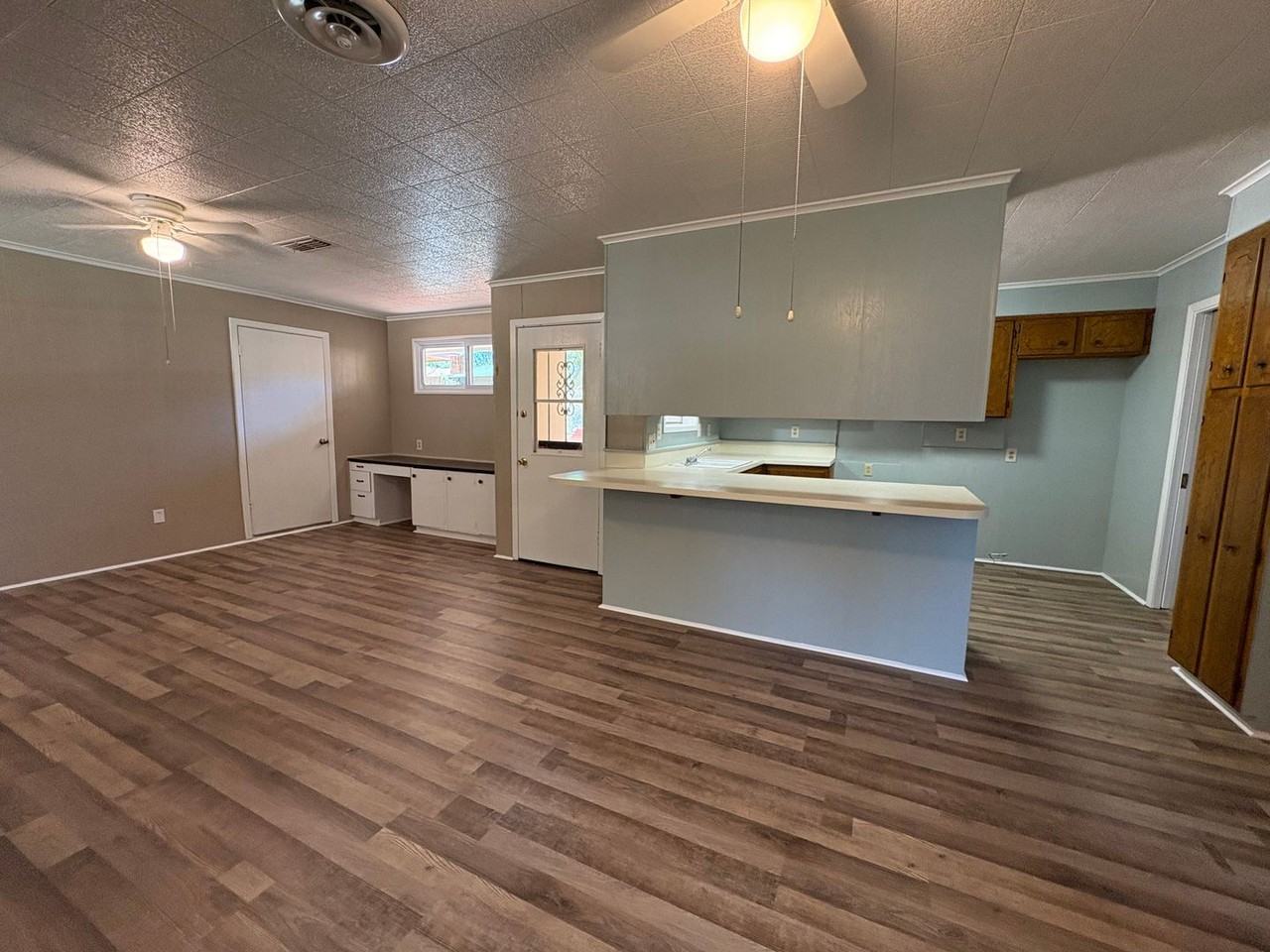 2711 Thayer St - Photo 6 of 26