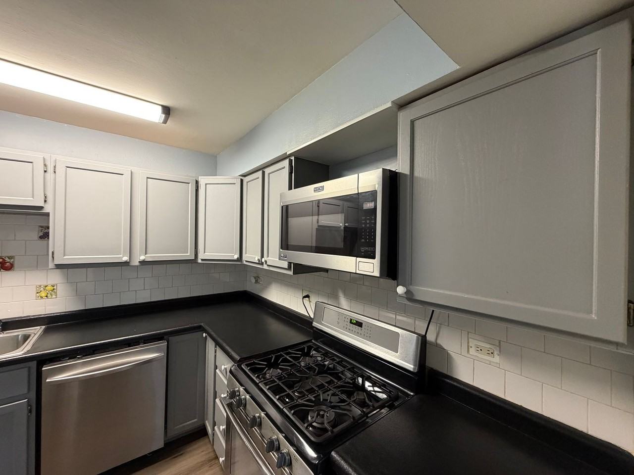 634 Robin Ct - Photo 2 of 23