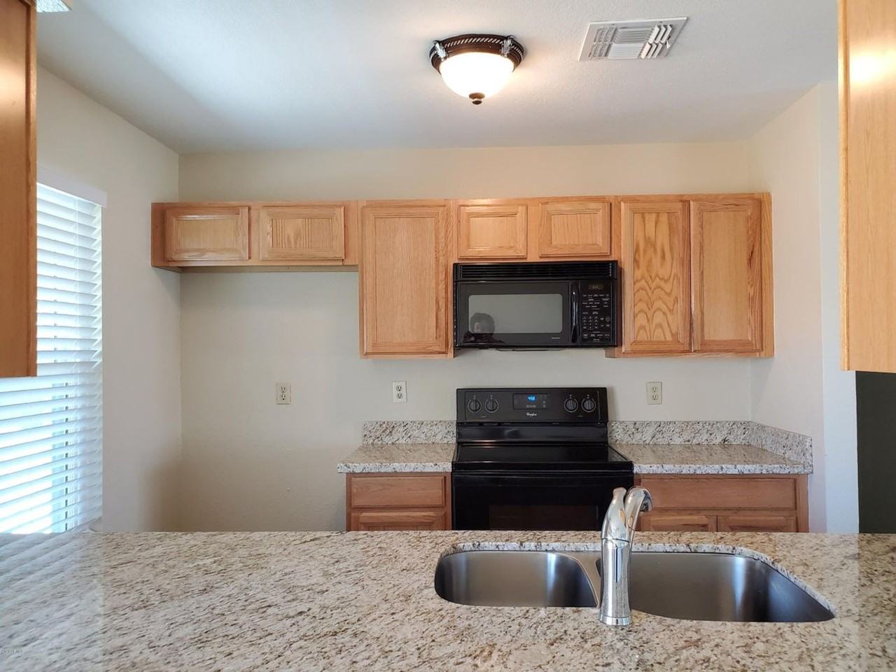 5513 W Folley St - Photo 2 of 17