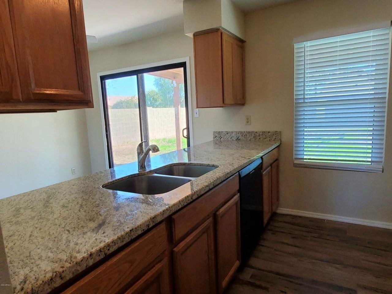 5513 W Folley St - Photo 3 of 17