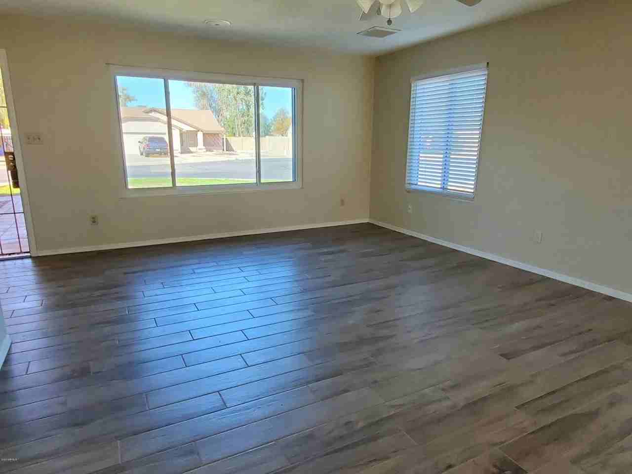 5513 W Folley St - Photo 6 of 17